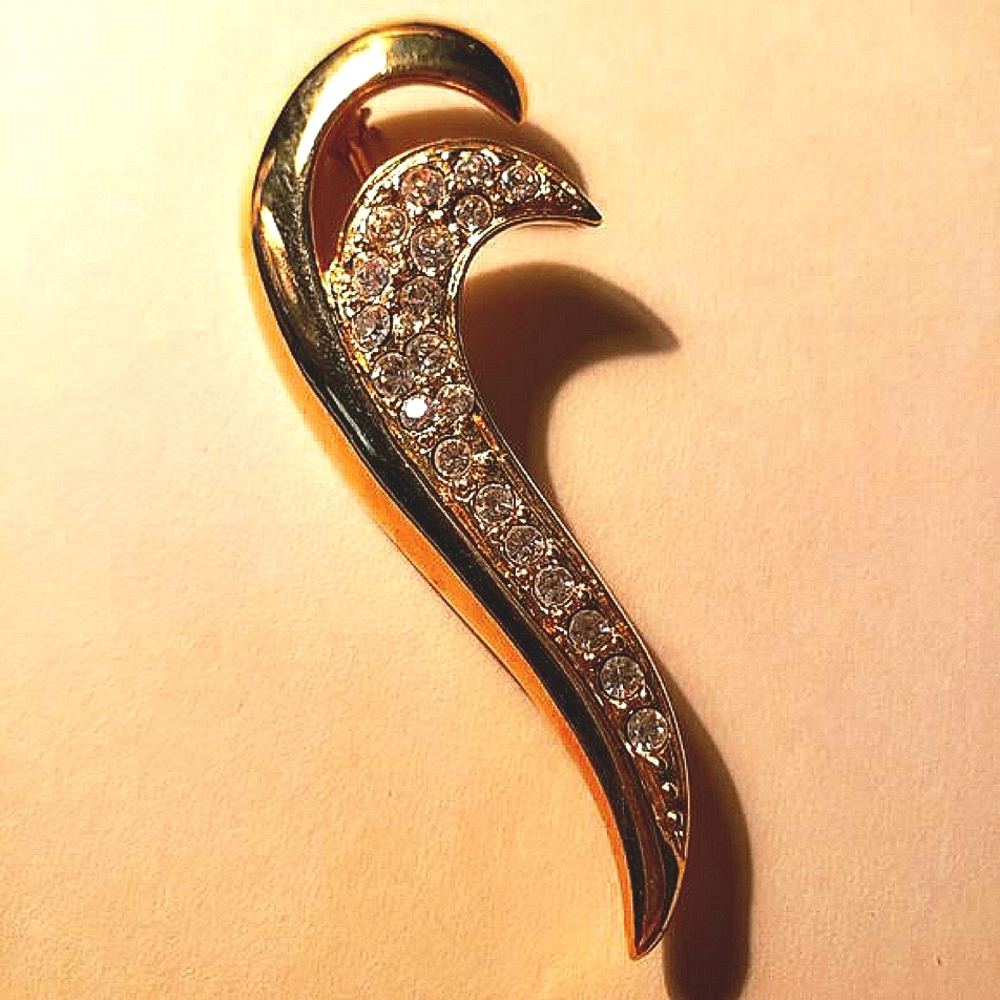 Vintage Monet gold tone brooch with rhinestones